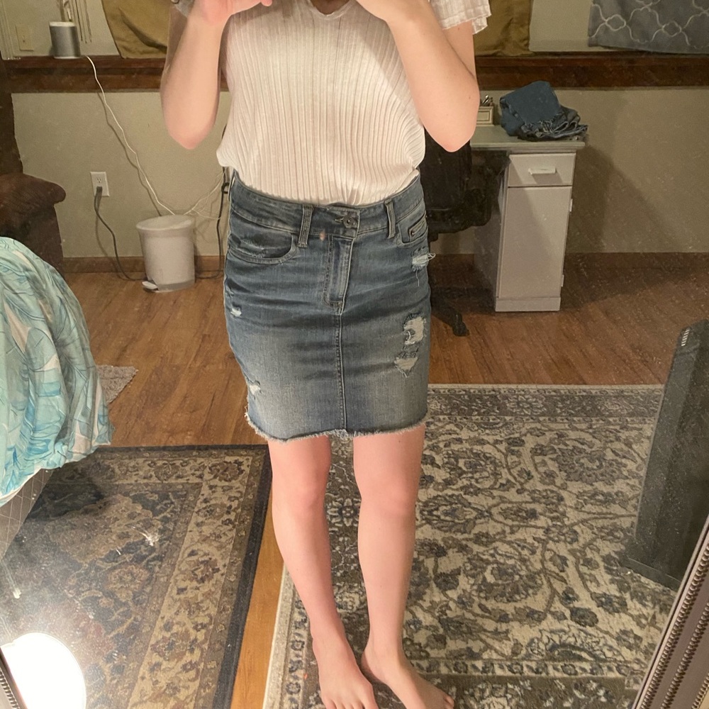 Wild pearl mini skirt size 28